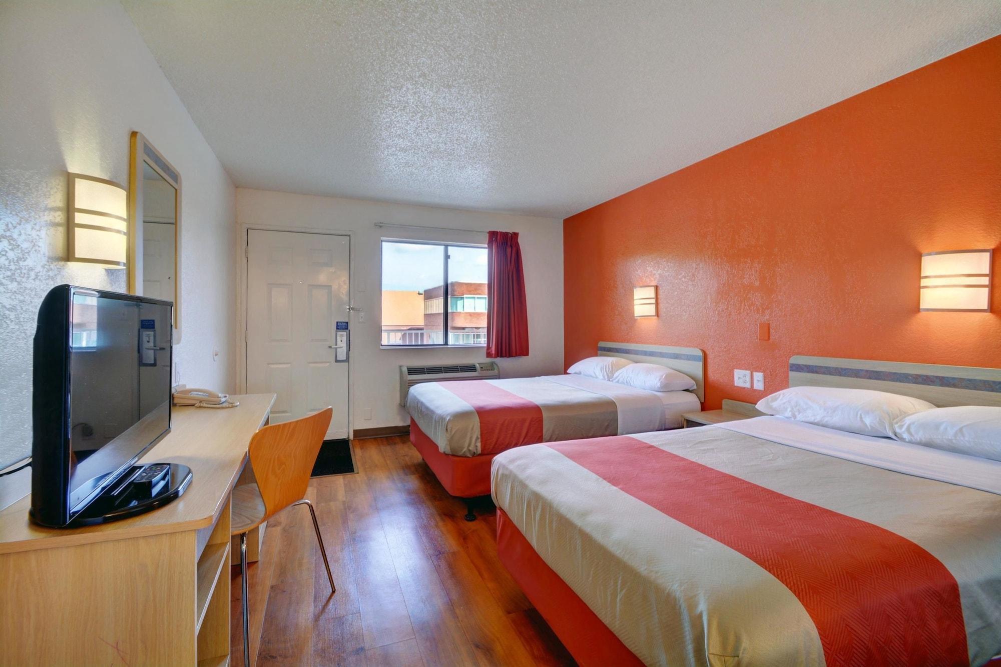 Hotel 6-wethersfield, Ct - Hartford 2*