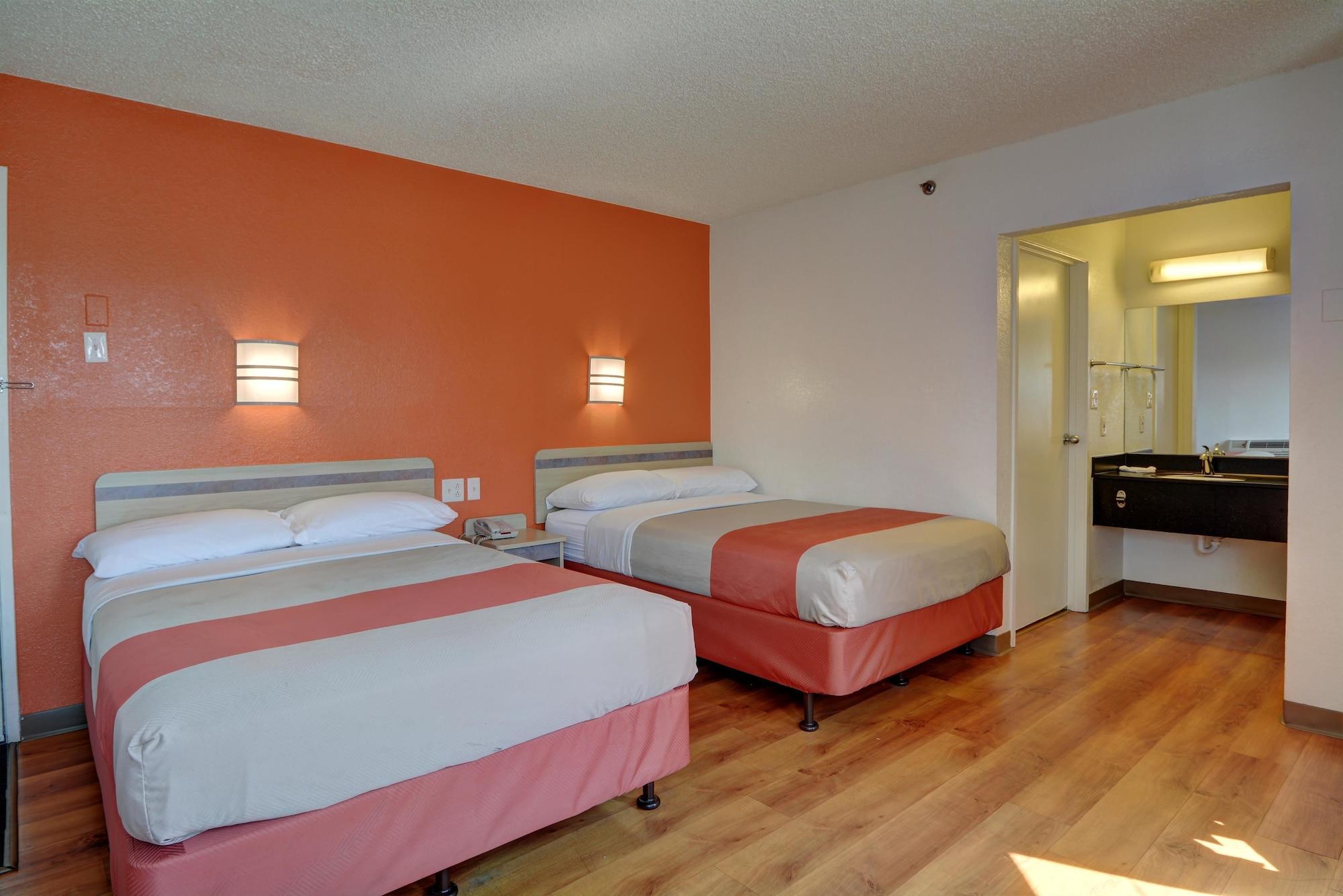 Hotel 6-wethersfield, Ct - Hartford 2*